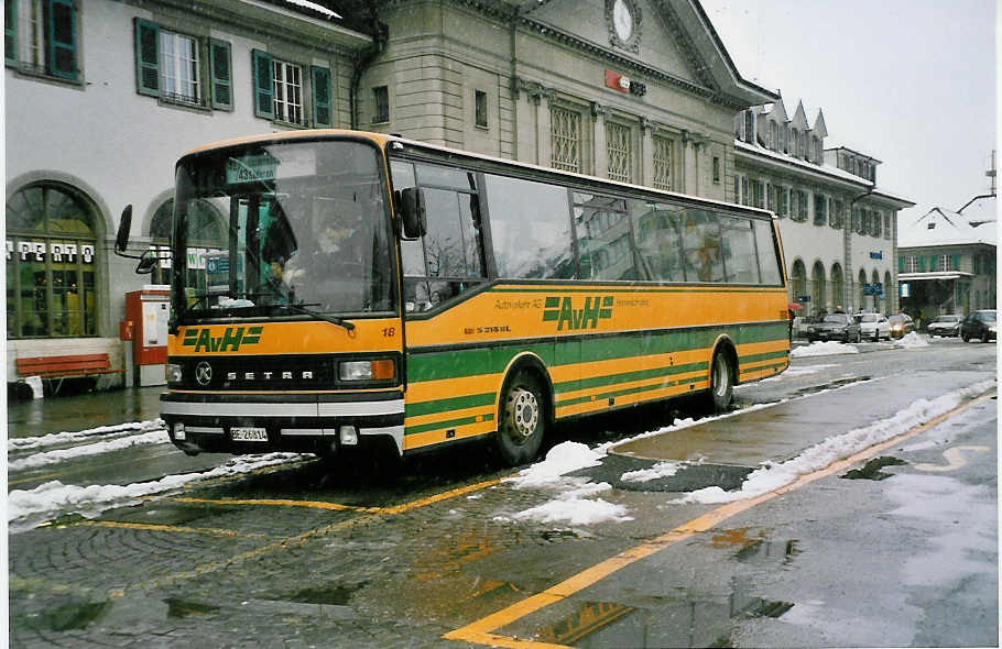 (038'124) - STI Thun - Nr. 18/BE 26'814 - Setra (ex AvH Heimenschwand Nr. 1) am 29. Dezember 1999 beim Bahnhof Thun