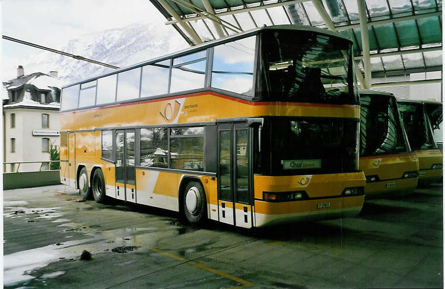 (038'425) - PTT-Regie - P 27'811 - Neoplan am 1. Januar 2000 in Chur, Postautostation