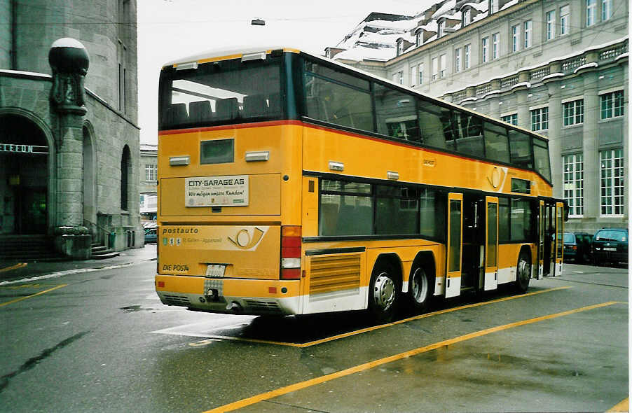 (038'628) - PTT-Regie - P 28'000 - Neoplan am 1. Januar 2000 beim Bahnhof St. Gallen