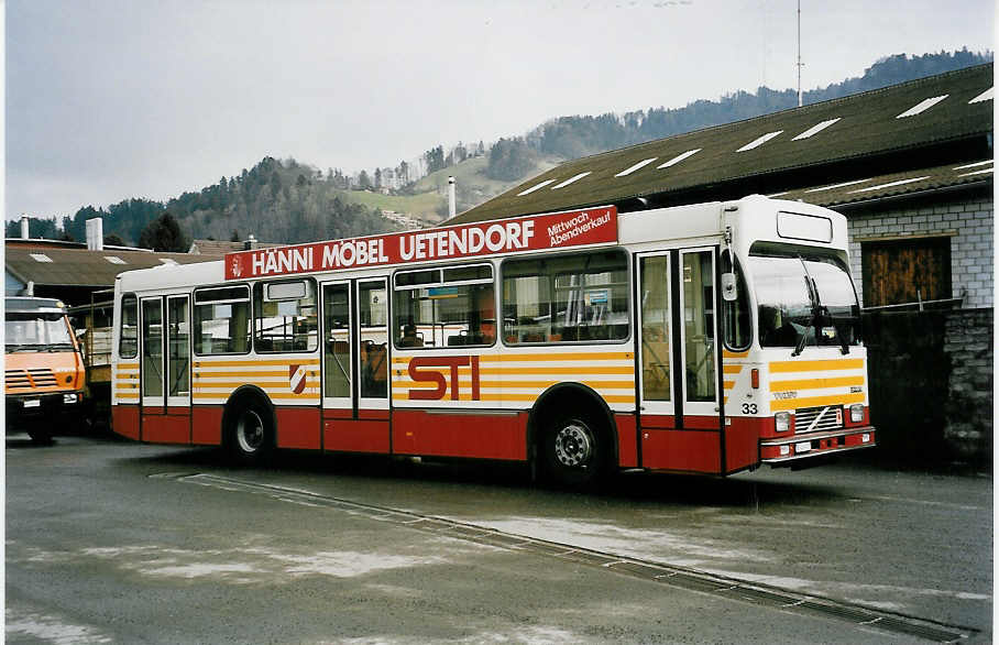 (038'906) - STI Thun - Nr. 33/BE 419'033 - Volvo/R&J (ex SAT Thun Nr. 33) am 3. Februar 2000 in Thun, Garage