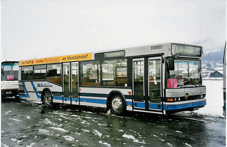 (038'931) - AAGI Interlaken - Nr. 32/BE 247'820 - Neoplan am 19. Februar 2000 in Frutigen, Flugplatz