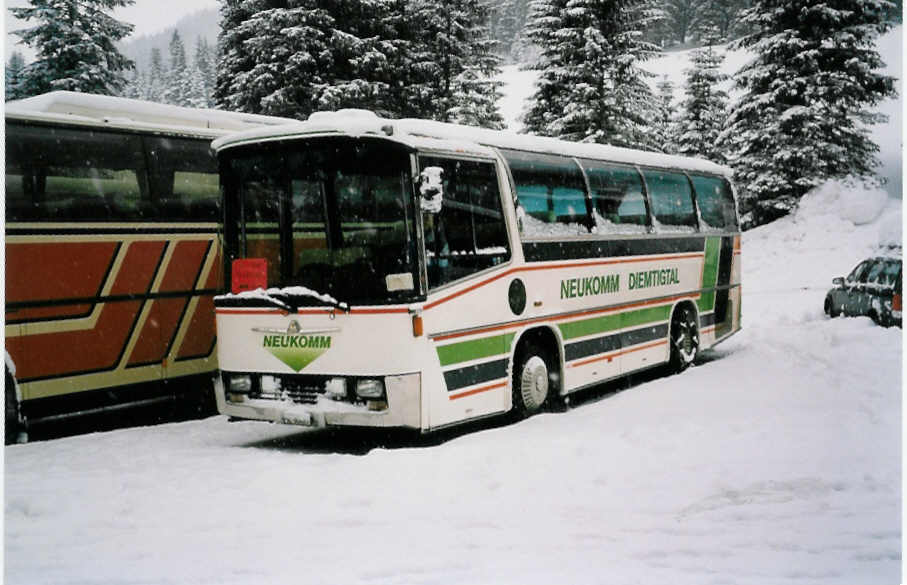 (039'123) - Neukomm, Horboden - BE 85'499 - Neoplan am 19. Februar 2000 in Adelboden, Unter dem Birg