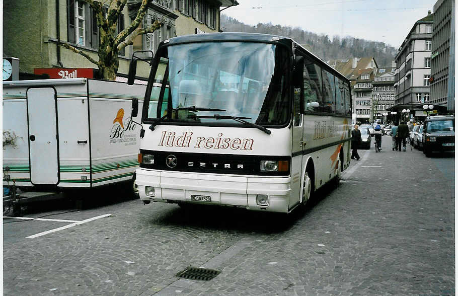 (039'603) - Ldi, Uetendorf - BE 103'520 - Setra am 11. Mrz 2000 in Thun, Blliz