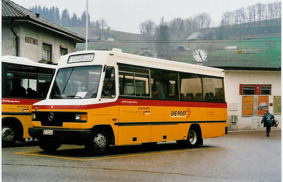 (039'832) - Hmmerli, Gondiswil - BE 80'849 - Mercedes/Kowex (ex P 22'013) am 18. Mrz 2000 beim Bahnhof Huttwil