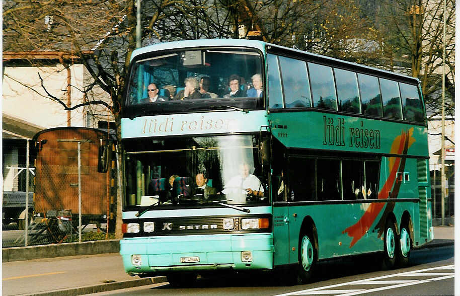 (040'222) - Ldi, Uetendorf - BE 42'546 - Setra am 14. April 2000 in Thun, Allmendstrasse