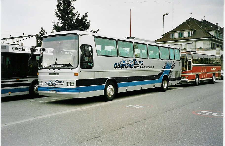 (040'304) - AAGI Interlaken - Nr. 21/BE 313'693 - Mercedes am 19. April 2000 beim Bahnhof Thun