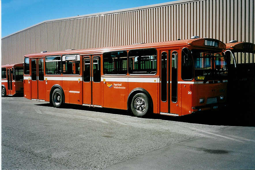 (040'720) - ZVB Zug - Nr. 20/ZG 3370 - FBW/Tscher am 1. Juni 2000 in Zug, Garage