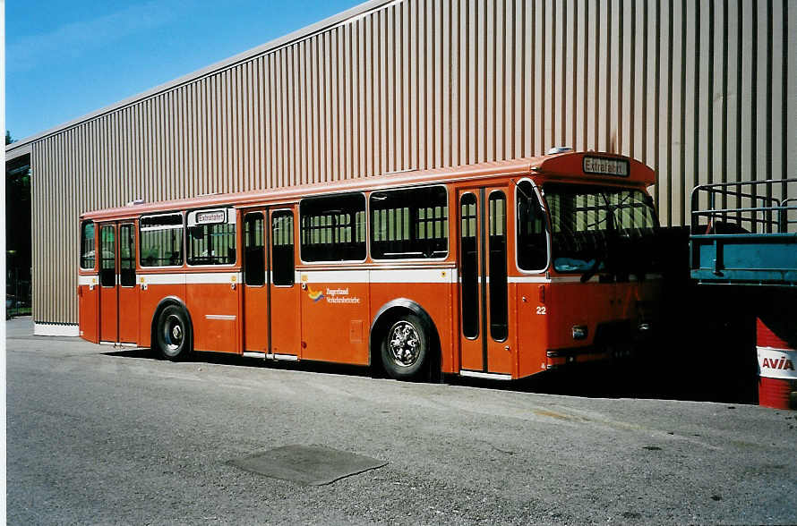 (040'721) - ZVB Zug - Nr. 22/ZG 3372 - FBW/Tscher am 1. Juni 2000 in Zug, Garage