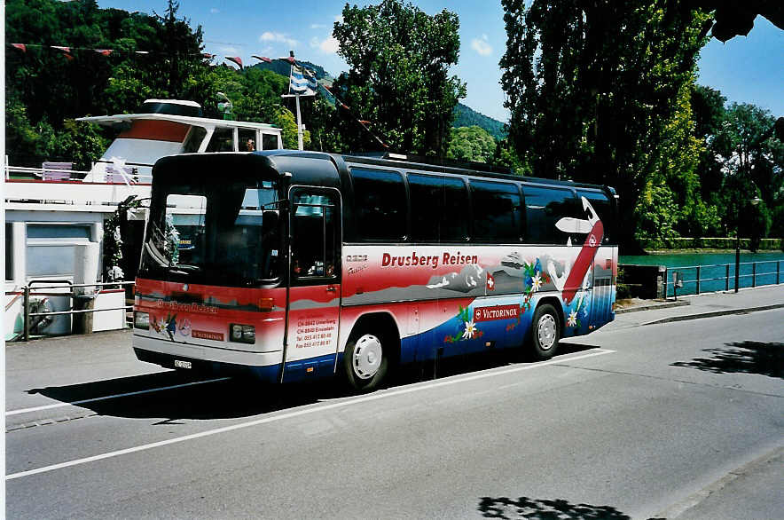 (040'730) - Schelbert, Unteriberg - SZ 23'157 - Mercedes am 2. Juni 2000 bei der Schifflndte Thun