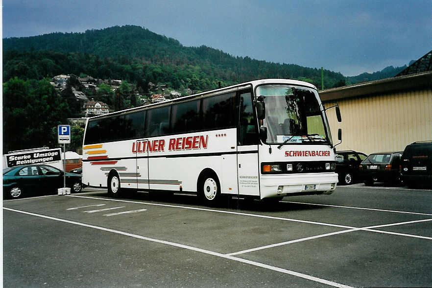 (040'902) - Aus Italien: Schwienbacher, St. Walburg - BF-239 FT - Setra am 10. Juni 2000 in Thun, Seestrasse