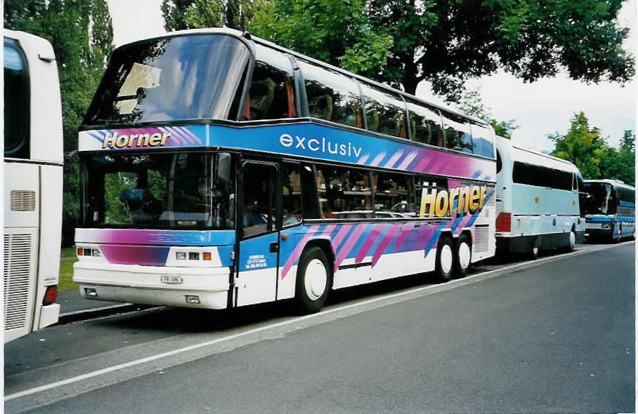 (040'916) - Horner, Tafers - Nr. 6/FR 496 - Neoplan am 16. Juni 2000 in Thun, Lachen