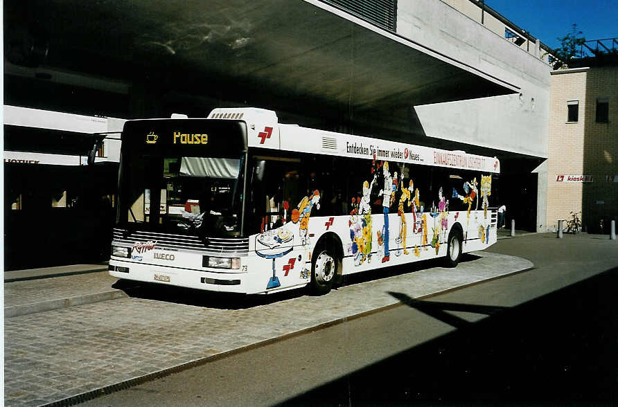 (040'927) - Ryffel, Uster - Nr. 73/ZH 457'079 - Iveco am 18. Juni 2000 beim Bahnhof Uster