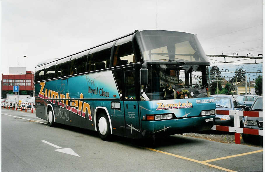 (041'604) - Zumstein, Chur - GR 25'808 - Neoplan am 23. Juni 2000 in Thun, CarTerminal