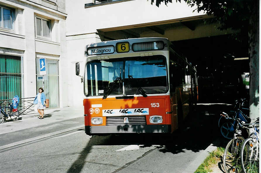 (042'111) - TPG Genve - Nr. 153/GE 96'645 - FBW/R&J am 19. Juli 2000 beim Bahnhof Genve