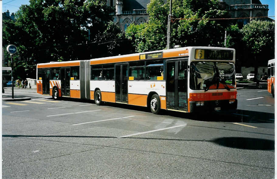 (042'112) - TPG Genve - Nr. 206/GE 96'555 - Mercedes am 19. Juli 2000 beim Bahnhof Genve