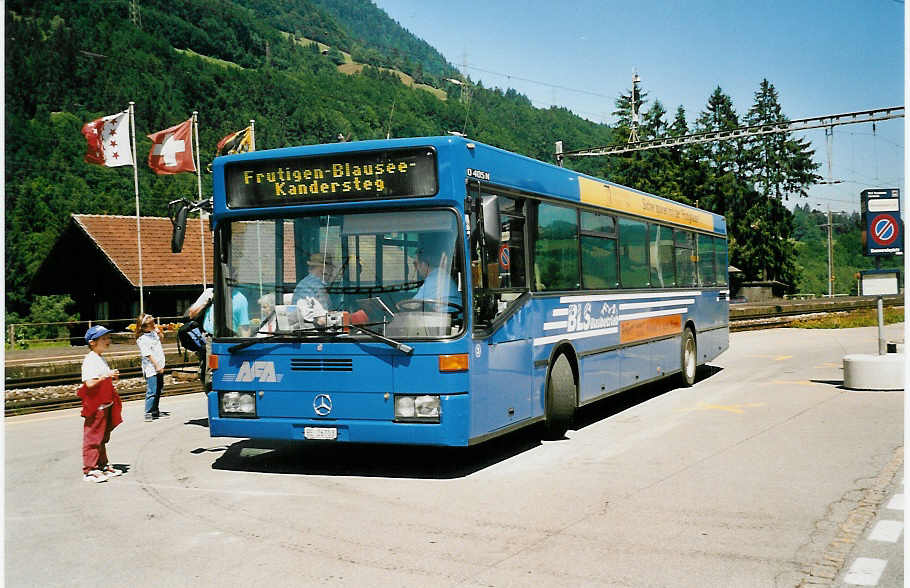 (042'229) - AFA Adelboden - Nr. 3/BE 26'703 - Mercedes am 21. Juli 2000 beim Bahnhof Reichenbach