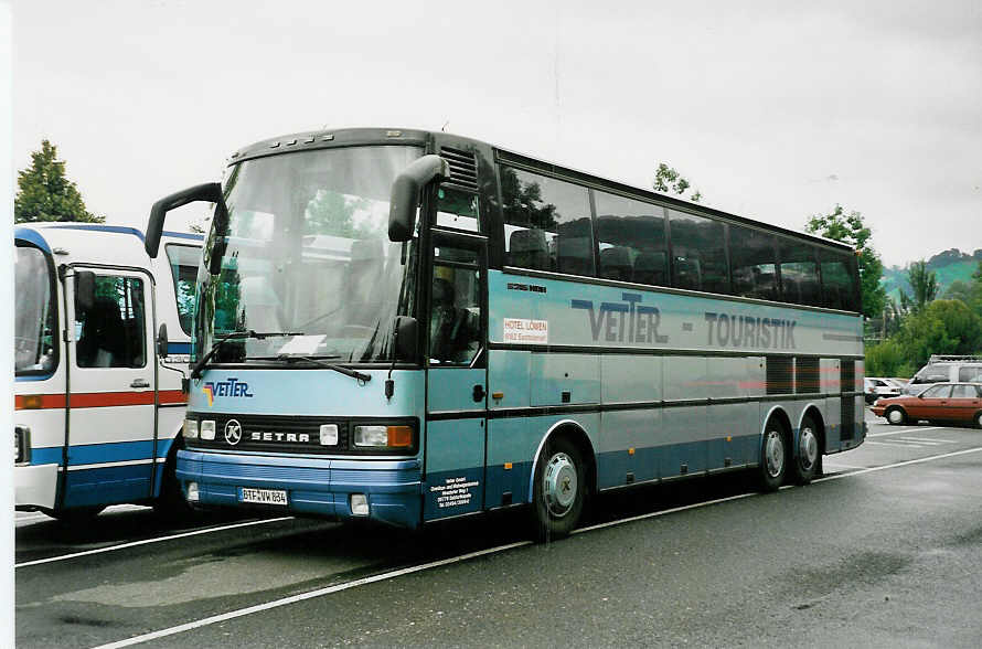 (042'336) - Aus Deutschland: Vetter, Salzfurtkapelle - BTF-VW 834 - Setra am 5. August 2000 in Thun, Seestrasse