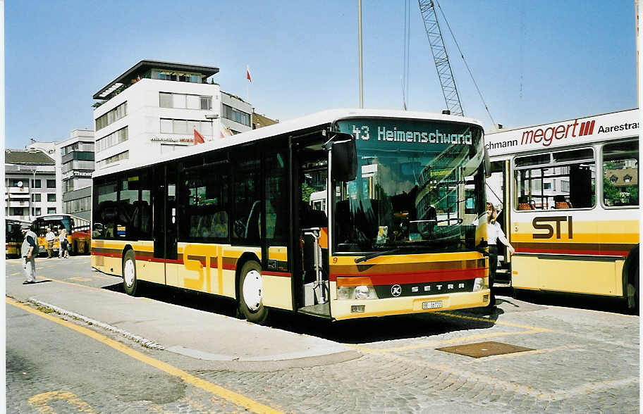 (042'612) - STI Thun - Nr. 9/BE 36'720 - Setra (ex AvH Heimenschwand Nr. 9) am 16. August 2000 beim Bahnhof Thun