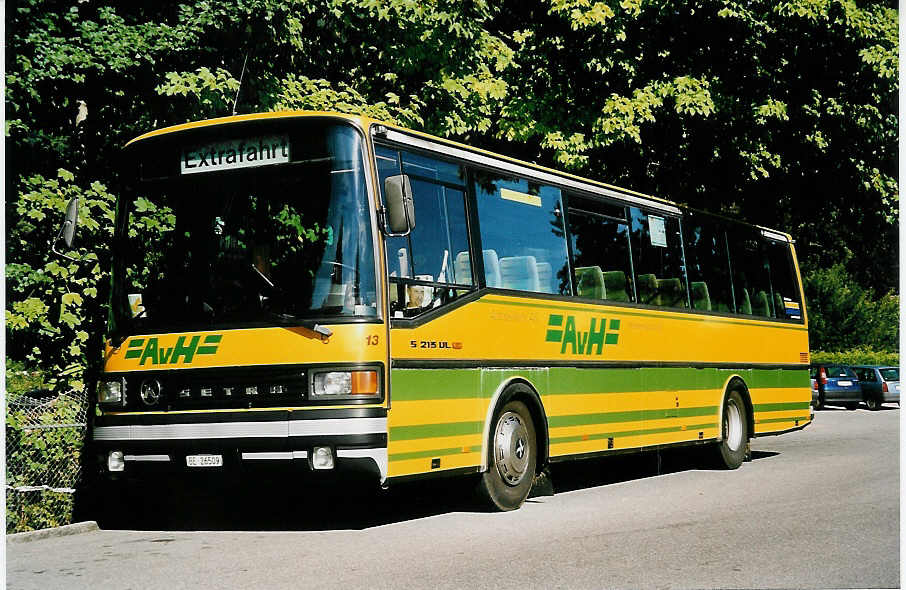 (043'130) - STI Thun - Nr. 13/BE 26'509 - Setra (ex AvH Heimenschwand Nr. 3; ex AGS Sigriswil Nr. 1) am 9. September 2000 bei der Schifflndte Thun