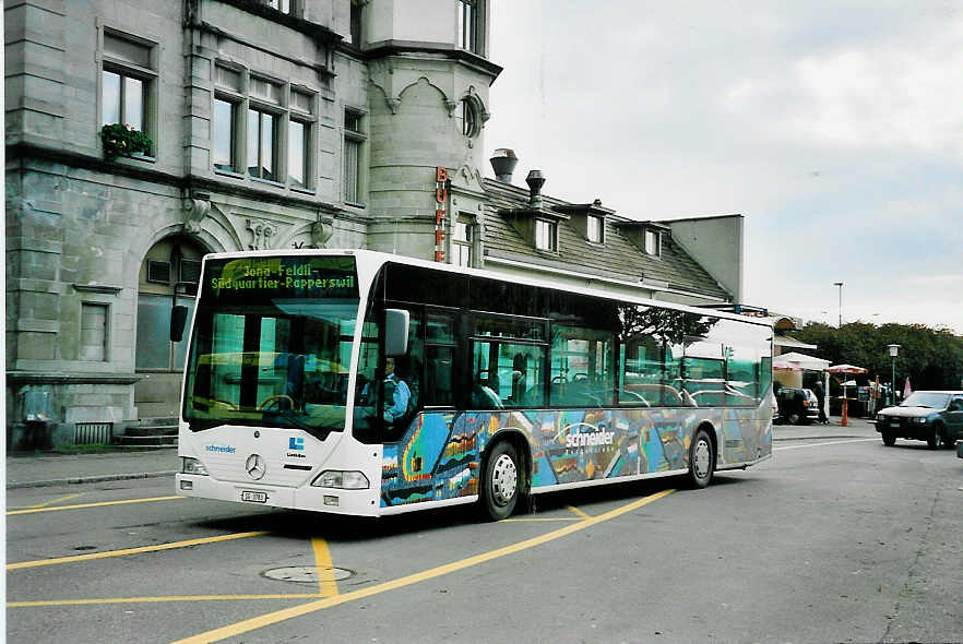 (043'533) - Schneider, Ermenswil - Nr. 13/SG 3783 - Mercedes am 17. Oktober 2000 beim Bahnhof Rapperswil