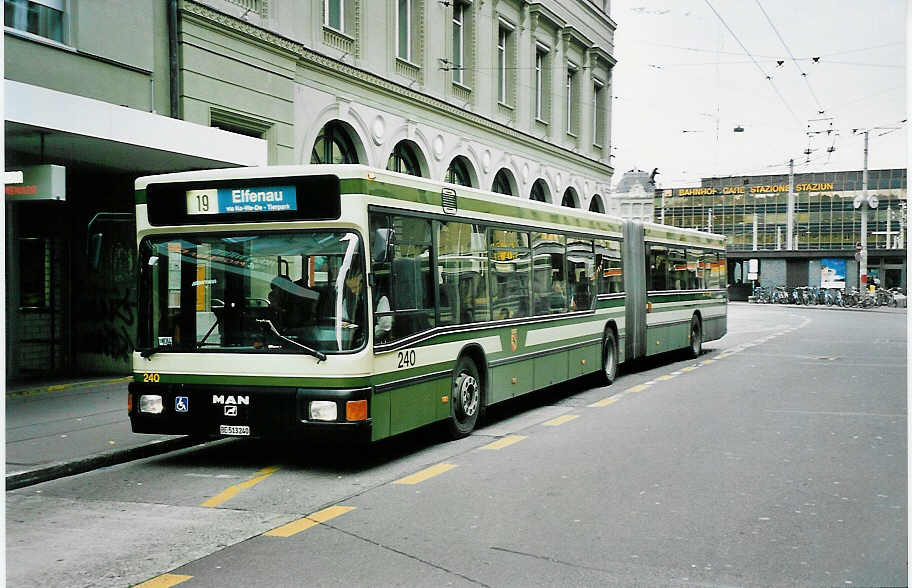 (043'813) - SVB Bern - Nr. 240/BE 513'240 - MAN am 19. November 2000 beim Bahnhof Bern