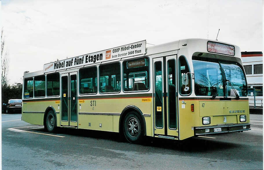 (043'836) - STI Thun - Nr. 47/BE 396'547 - Saurer/R&J am 25. November 2000 bei der Schifflndte Thun