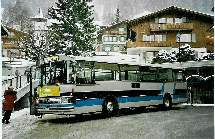 (044'317) - AFA Adelboden - Nr. 8/BE 26'708 - Setra (ex TPYG Yverdon Nr. 2) am 30. Dezember 2000 beim Autobahnhof Adelboden