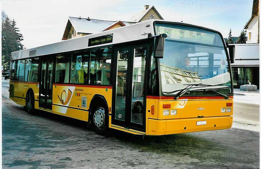 (044'416) - PTT-Regie - P 25'402 - Van Hool am 1. Januar 2001 in Lenzerheide, Post