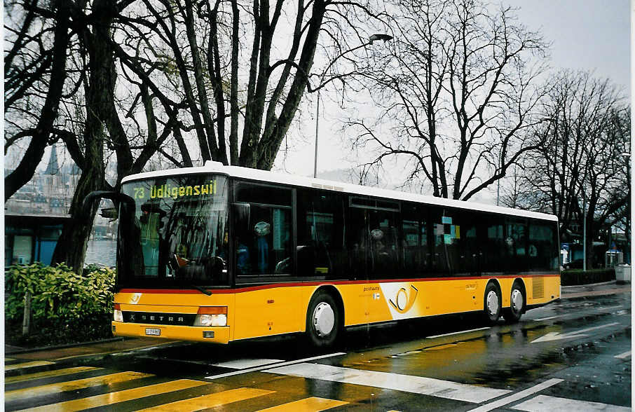 (045'115) - Bucheli, Kriens - Nr. 24/LU 159'865 - Setra am 22. Februar 2001 beim Bahnhof Luzern 