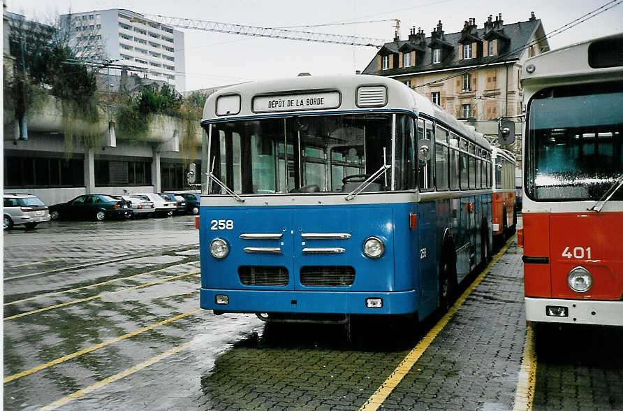 (045'335) - TL Lausanne - Nr. 258 - Saurer/Saurer am 11. Mrz 2001 in Lausanne, Dpt Borde