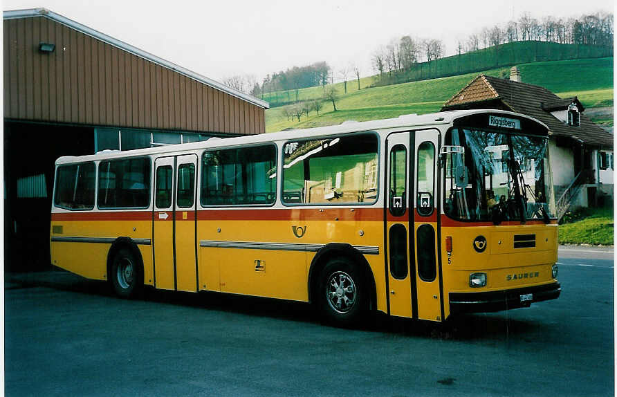 (045'604) - Engeloch, Riggisberg - Nr. 5/BE 447'406 - Saurer/Tscher (ex P 25'668) am 2. April 2001 in Riggisberg, Garage