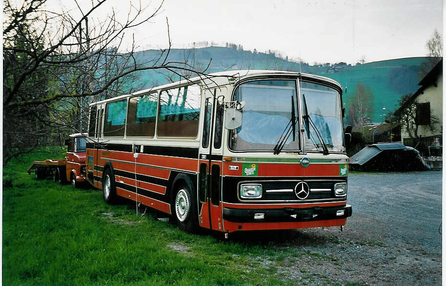 (045'610) - Hadorn, Wattenwil - Mercedes (ex ASKA Aeschi Nr. 16) am 2. April 2001 in Wattenwil, Restaurant Rssli