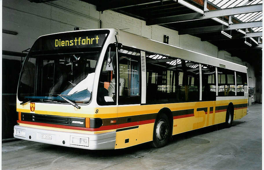 (045'723) - STI Thun - Nr. 8/BE 26'034 - Den Oudsten (ex TSG Blumenstein Nr. 8) am 18. April 2001 in Thun, Garage