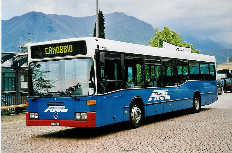 (045'904) - ARL Tesserete - Nr. 22/TI 41'922 - Mercedes am 23. April 2001 beim Bahnhof Lugano