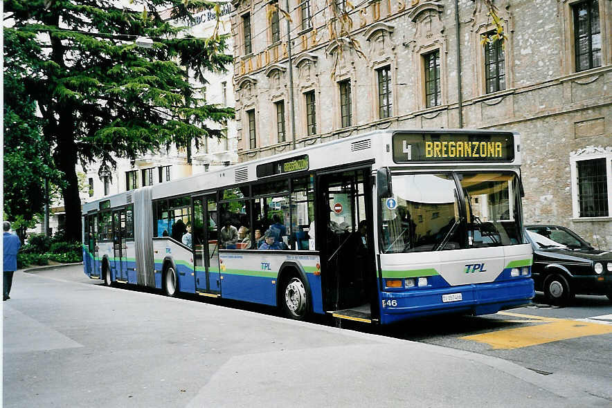 (045'916) - TPL Lugano - Nr. 46/TI 157'466 - Neoplan am 23. April 2001 in Lugano, Piazza Manzoni