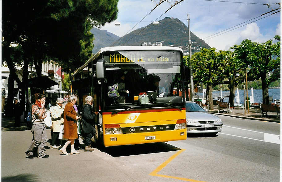 (046'107) - PTT-Regie - P 25'699 - Setra am 23. April 2001 in Lugano, Piazza Rezzonico