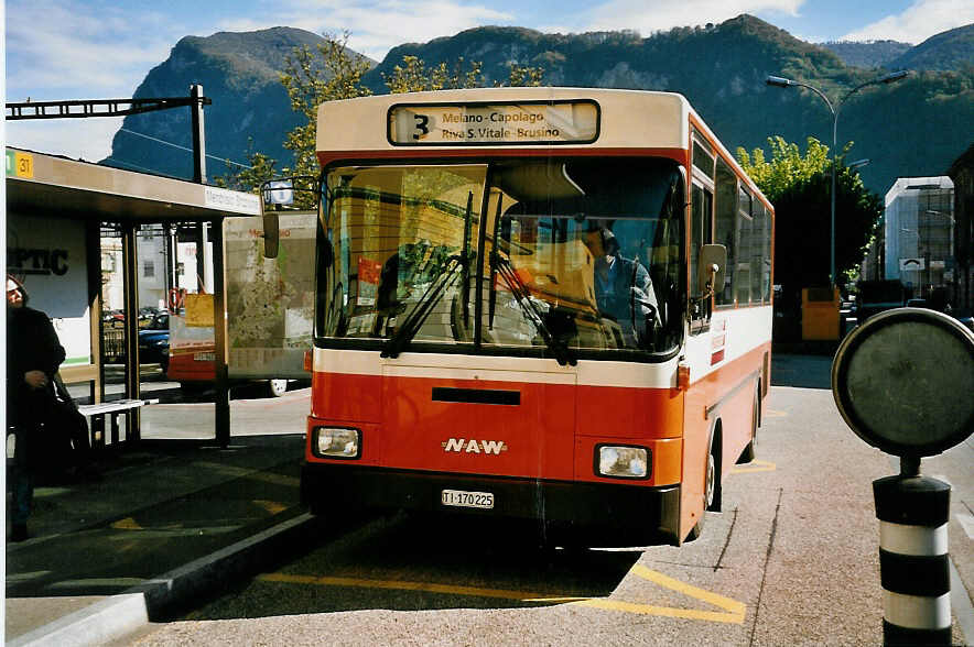 (046'133) - AMSA Chiasso - Nr. 25/TI 170'225 - NAW/Hess am 24. April 2001 beim Bahnhof Mendrisio