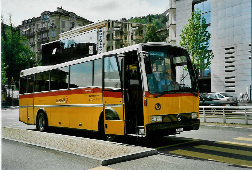 (046'319) - Chiesa, Minusio - TI 5548 - Vetter am 24. April 2001 beim Bahnhof Locarno