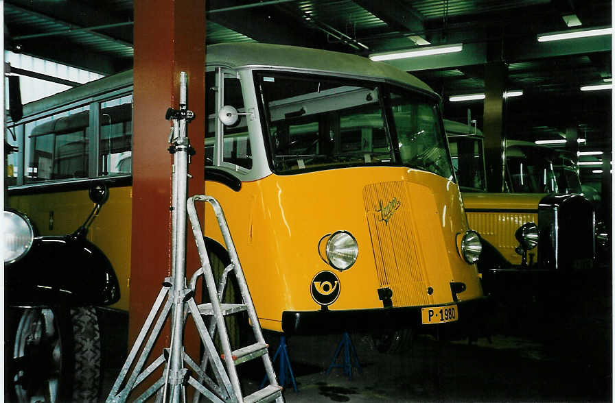 (046'417) - PTT-Regie - P 1980 - Saurer/Saurer am 1. Mai 2001 in Ostermundigen, Zentweg (Teilaufnahme)