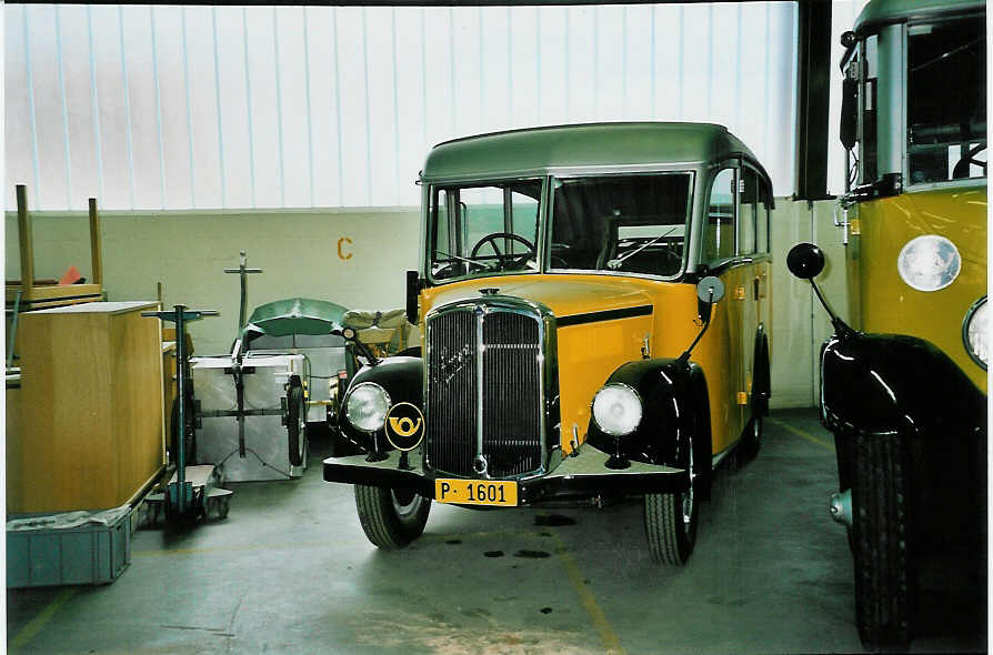 (046'425) - PTT-Regie - P 1601 - Saurer/Saurer (ex Nussbaumer, Ganterschwil) am 1. Mai 2001 in Ostermundigen, Zentweg