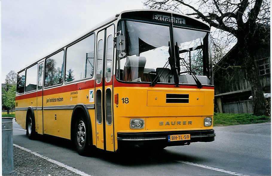 (046'428) - Aus Holland: FRAM Drachten - Nr. 18/BH-TL-59 - Saurer/R&J (ex P 24'364) am 1. Mai 2001 in Mnsingen, Brenmatte