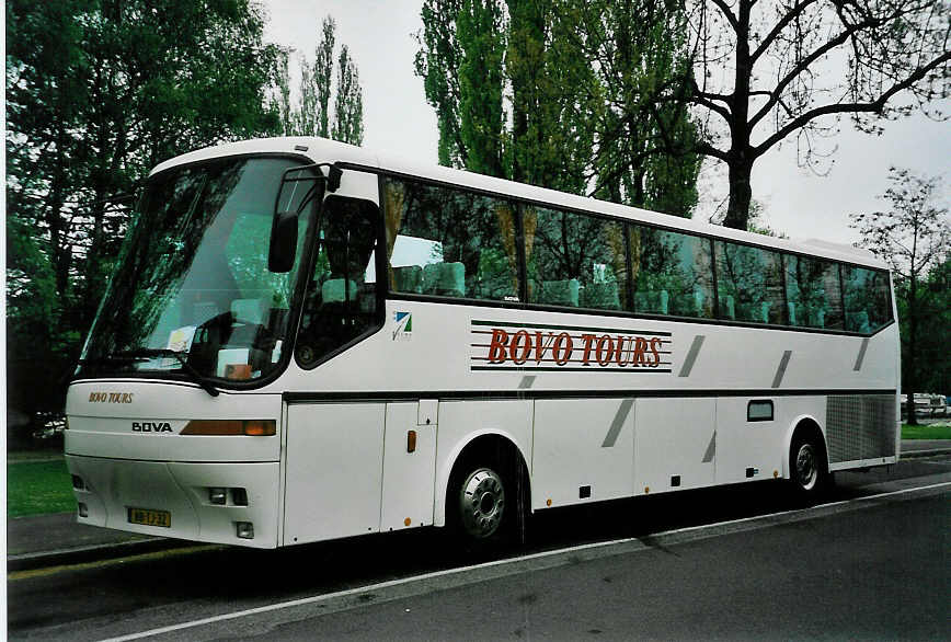 (046'437) - Aus Holland: Bovo Tours - Nr. 238/BB-TJ-32 - Bova am 5. Mai 2001 in Thun, Lachen 