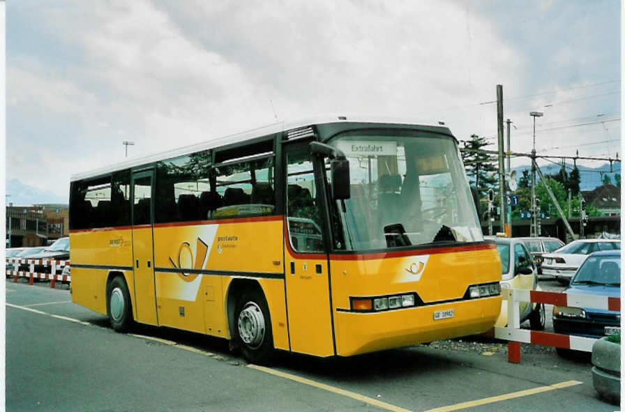 (046'611) - Buchli, Versam - GR 18'982 - Neoplan am 14. Mai 2001 in Thun, CarTerminal