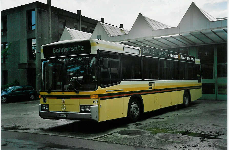 (046'615) - STI Thun - Nr. 60/BE 452'460 - Mercedes/R&J am 15. Mai 2001 in Thun, Garage