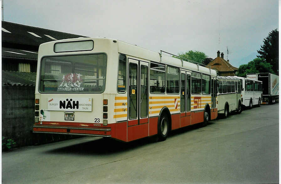 (046'806) - STI Thun - Nr. 23/BE 419'023 - Volvo/R&J (ex SAT Thun Nr. 23) am 22. Mai 2001 in Thun, Garage