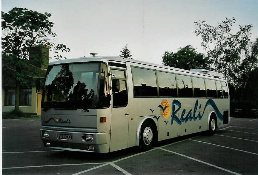 (046'831) - Aus Italien: Reali, Alatri - FR 359'010 - Iveco am 29. Mai 2001 in Aeschi, Dorfplatz