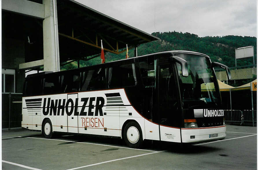 (046'931) - Aus Deutschland: Unholzer, Olching - FFB-U 325 - Setra am 6. Juni 2001 in Thun, Grabengut