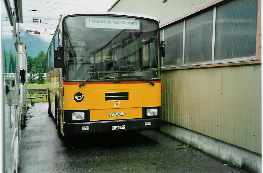 (047'132) - AAGI Interlaken - Nr. 40/BE 402'942 - NAW/R&J (ex Schmocker, Beatenberg Nr. 5) am 10. Juni 2001 in Interlaken, Garage 