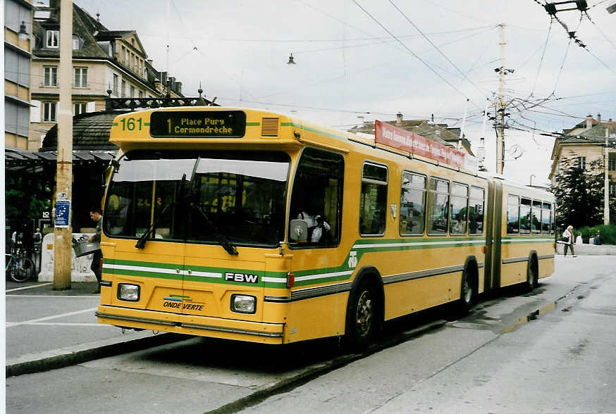 (047'305) - TN Neuchtel - Nr. 161 - FBW/Hess Gelenktrolleybus am 16. Juni 2001 in Neuchtel, Place Pury