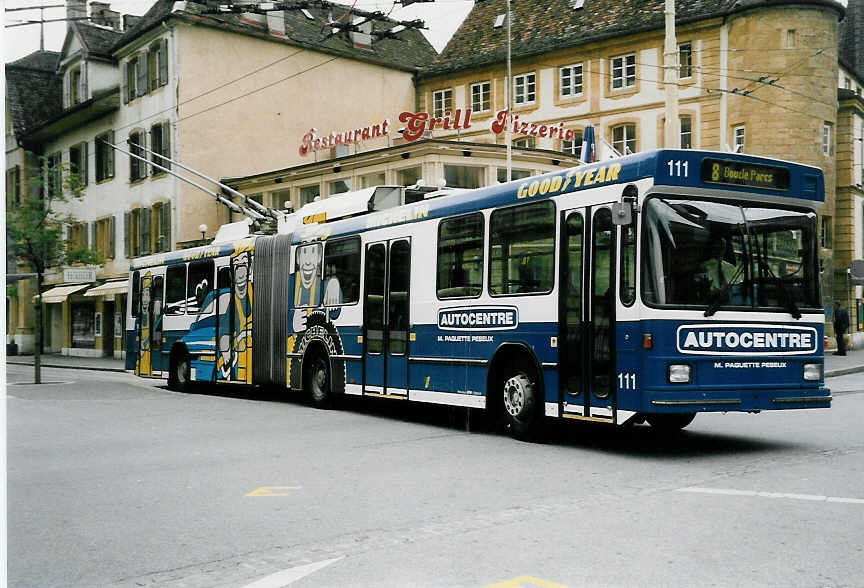 (047'319) - TN Neuchtel - Nr. 111 - NAW/Hess Gelenktrolleybus am 16. Juni 2001 in Neuchtel, Place Pury